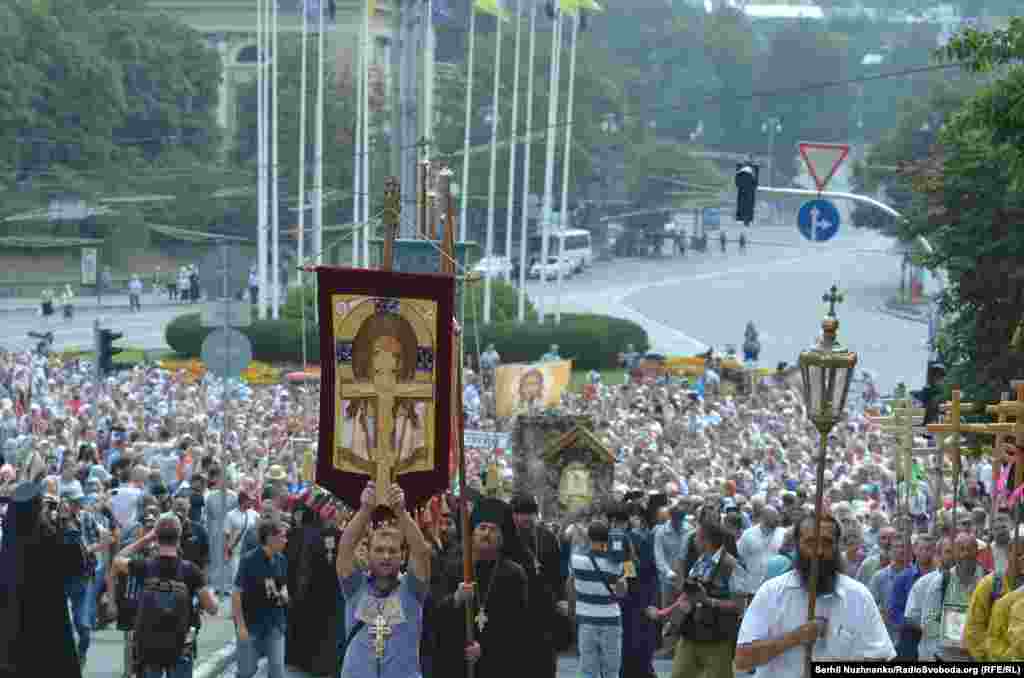 Керівник Національної поліції&nbsp;Хатія Деканоїдзе&nbsp;заявила про відсутність серйозних інцидентів під час ходи УПЦ (МП) в Києві. За її словами, до Києва з регіонів прибуло 8,7 тисячі учасників хресної ходи.