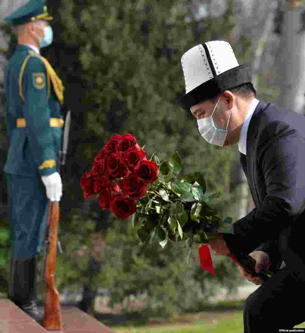 Октябрь окуясынан кийин келген бийлик 2010-жылы болгон айрым окуяларды кайра иликтөөнү көздөөдө.