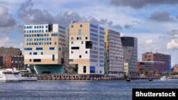 Amsterdamnıñ Adliye sarayı