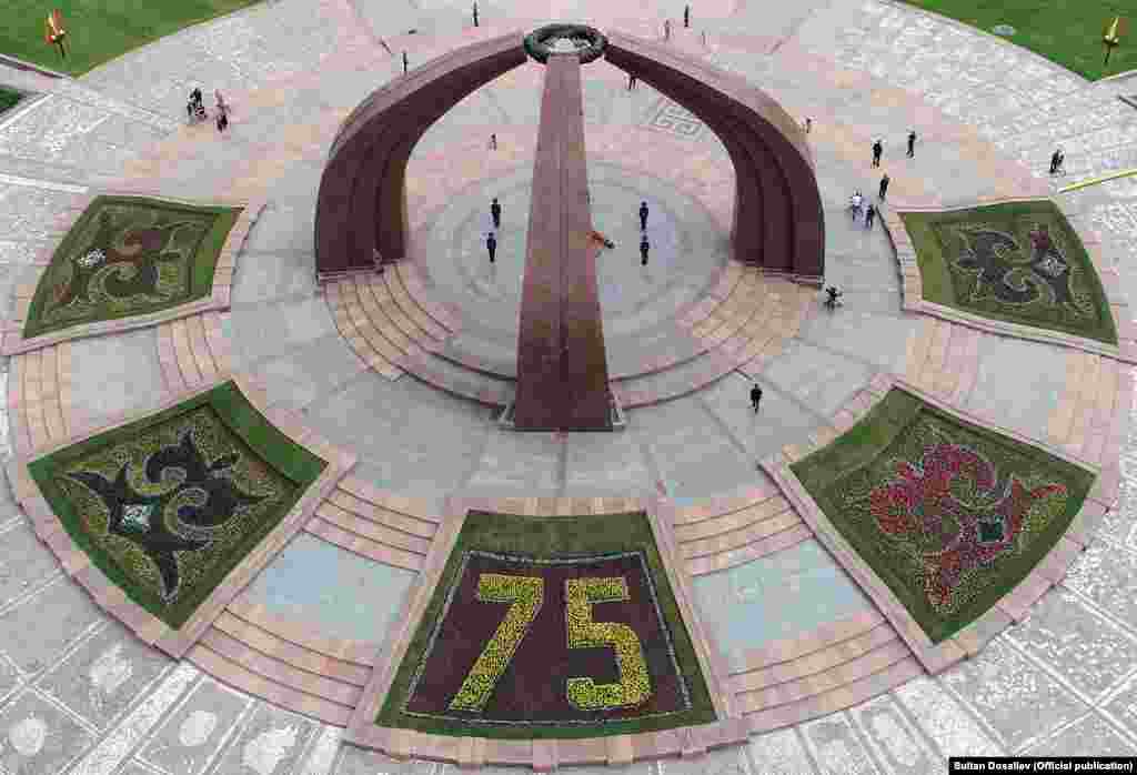 Жеңиш аянты. Жыл сайын 9-майда Бишкекте "Өлбөс полк" акциясы өтүп, Жеңиш аянты шаардыктарга жык-жыйма толчу. Быйыл коронавирус пандемиясына байланыштуу акция токтотулуп, жеңиш майрамы шаан-шөөкөтсүз өтүүдө.