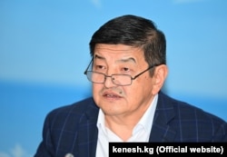 Акылбек Жапаров.