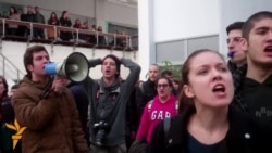 Студентите ја прекинаа наставата на Економскиот факултет на УКИМ