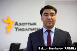 Жанар Акаев.