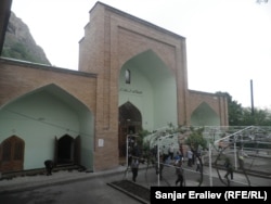 Ош шаарындагы эски мечит. 26.4.2012.