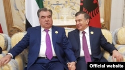 Эмомалӣ Раҳмон, раиси ҷумҳури Тоҷикистон бо Шавкат Мирзиёев, президенти Узбакистон