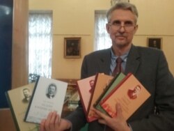 Igor Muraşkin. F.Krýukowyň kitaplary bilen.