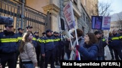 საპროტესტო აქცია პარლამენტთან მზია ამაღლობელის გათავისუფლების მოთხოვნით