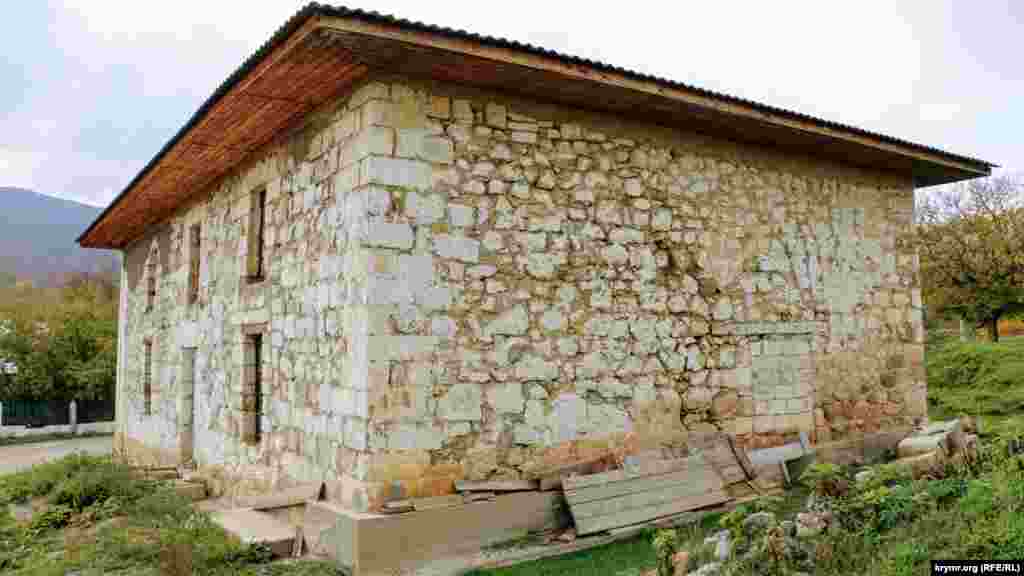 Köyde tamir etilgen ve şimdi de çalışqan&nbsp;qadimiy Kokluz camisi bar &nbsp;