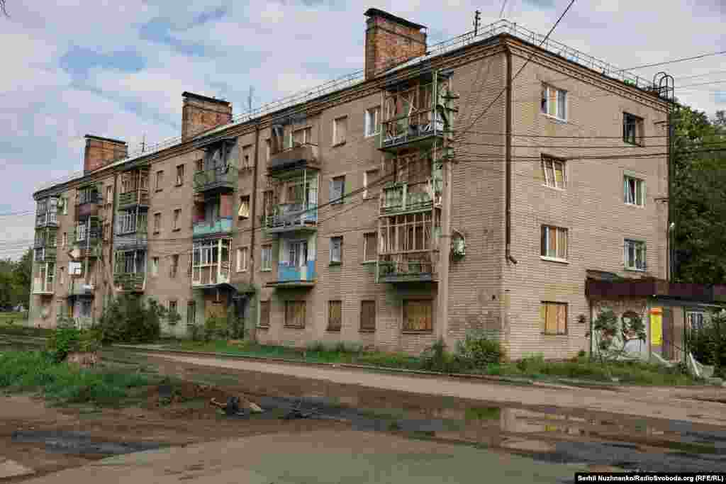 Unul dintre cartierele din Kosteantînivka, afectat de bombardamente.