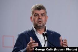Președintele PSD, Marcel Ciolacu, spune că reducerea TVA-ului la alimente nu este o măsură care „să ajute”, în condițiile în care acesta a fost deja redus. El propune, în schimb, plafonarea prețurilor la alimentele de bază.