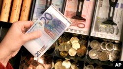 Sofia speră că va reuși să treacă la euro din a doua încercare, după ce pe prima a ratat-o anul trecut. 
