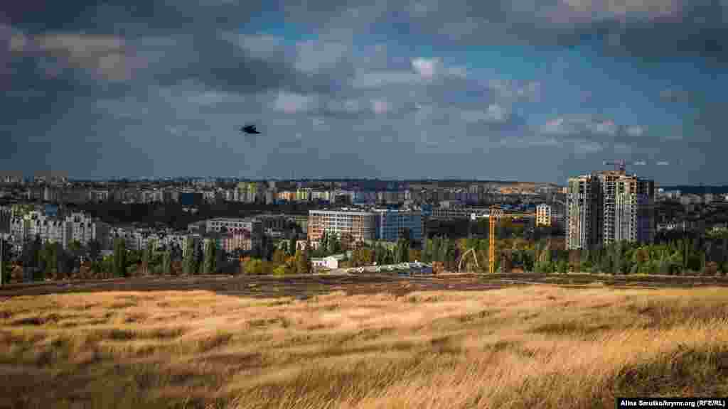 Виды города с холма в заповеднике &laquo;Неаполь Скифский&raquo;