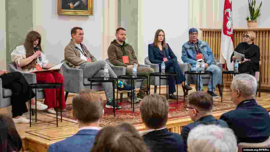 Удзельнікі чацьвёртай Канфэрэнцыі беларусаў сьвету. 24 траўня 2025 году 