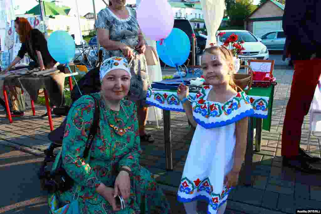 Милли киемле татар кызлары