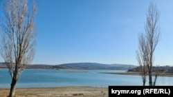 გაშიშვლებული კუნძული სიმფეროპოლის წყალსაცავში