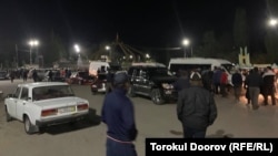 Эвакуацияланган тургундар Исфана шаарына келип түшүп жатышат, 29-апрель, 2021-жыл  