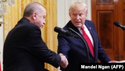 США -- Президент США Дональд Трамп (справа) и президент Турции Реджеп Эрдоган на совместной пресс-конференции в Белом доме, Вашингтон, 13 ноября 2019 г․
