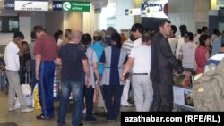 Türkmenistana barýan studentler 