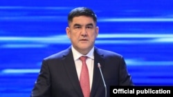 Курсан Асанов.