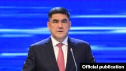 Курсан Асанов.