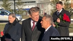 Радий Хәбиров һәм Рөстәм Миңнеханов Уфада Габдулла Тукай һәйкәлен ачу тантанасында, 18 апрель 2019