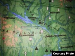 Підручник І. Жаркова, Л.Мечник «Природознавство» 4 клас, «Підручники і посібники», Тернопіль 2015 рік. Кропивницький і Дніпро були перейменовані у рамках декомунізації ще у 2016 році. З того часу українські школярі мали б отримати новий тираж підручників