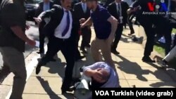 Телохранители и сторонники Эрдогана избивают  демонстрантов в Вашингтоне, 16 мая 2017 г․