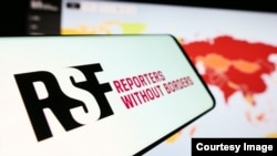 Лягатып арганізацыі «Рэпартэры бязь межаў» (RSF). Ілюстрацыйнае фота