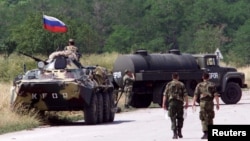 Trupat ushtarake ruse në Sllatinë, më 12 qershor 1999.