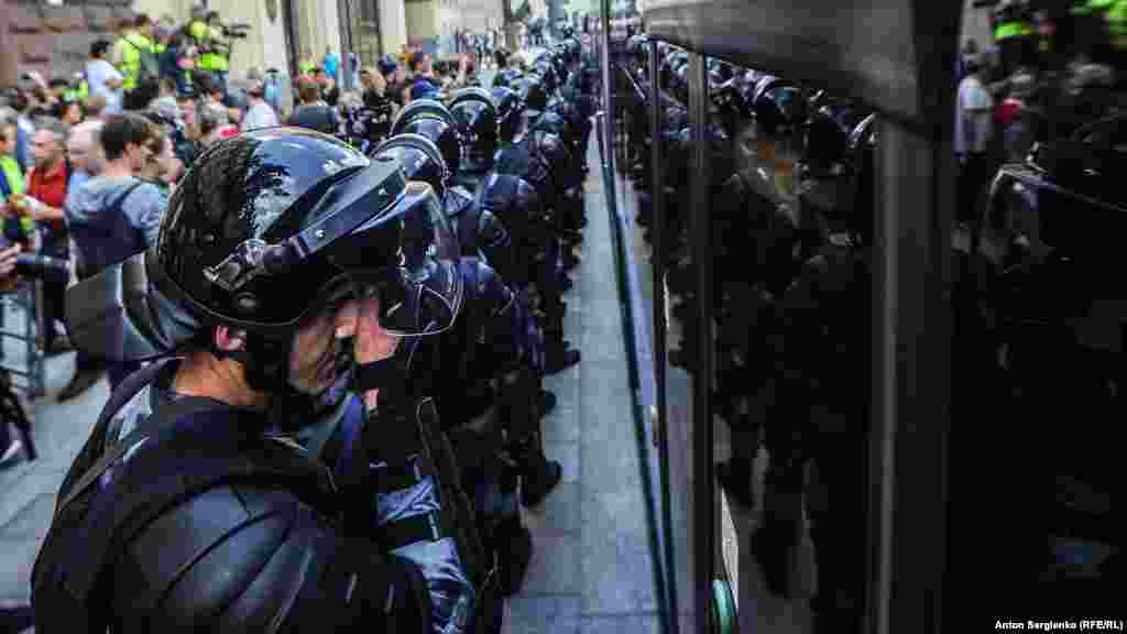 Бірақ қалалық сайлау комиссиясы бұл талаптарды орындаудан бас тартып, шеруді "арандату" деп атады.&nbsp; &nbsp;