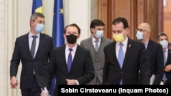 Liderii Coaliției au promis unitate în jurul PNRR, chiar dacă recunosc problemele din negocierile cu UE. Imagine cu liderii Coaliției după semnarea noului Protocol de colaborare. 