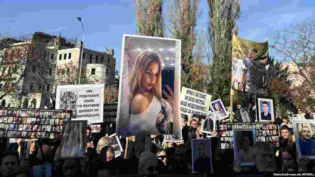 Маршот почна од плоштадот Македонија, продолжи прес Собранието и заврши пред скопскиот Кривичен суд