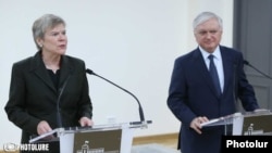 заместитель генерального секретаря НАТО Роуз Готемюллер и министр иностранных дел Армении Эдвард Налбандян, Ереван, 18 декабря 2017 г․   