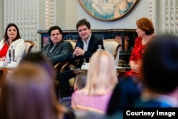 Pe când era primar, actualul președinte al României a declarat de mai multe ori că Bucureștiul are nevoie de o sală de concerte. În ianuarie 2025 a participat la anunțarea Festivalului George Enescu, ediția 27.