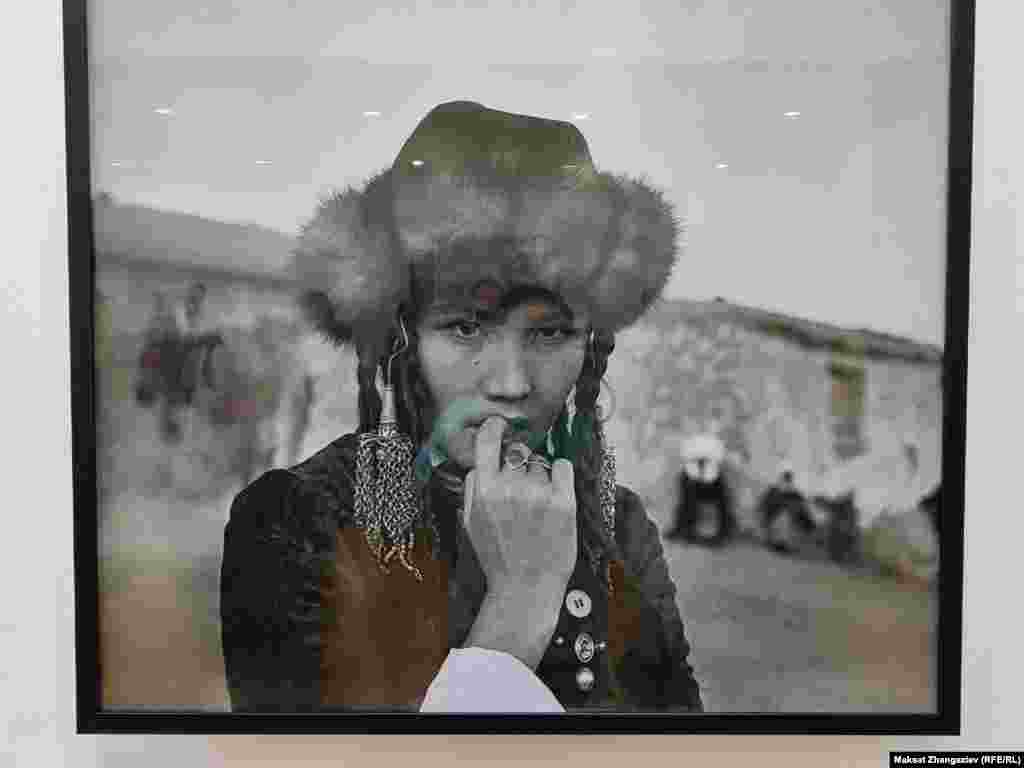 1971-жылы "Кыргызфильм" киностудиясында иштей баштаган. Режиссер катары ал 1977-жылы "Саламатсыңбы, жайлоо", 1978-жылы "Кымыз", 1980-жылы "Чабан жана туман", 1986-жылы "Жолборс жайлоодо эки уйду жарып кетти", 1987-жылы "Өрөөн жана элдер", 1989-90-жылдары "Аэроплан" (бүтпөй калган) тасмаларын тарткан. (Сүрөт кинорежиссер Андрей Кончаловскийдин "Первый учитель" (Чыңгыз Айтматовдун "Биринчи мугалим" чыгармасынын негизинде тартылган) тасмасынан)