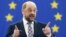 Выступает президент Европейского парламента Мартин Шульц. Страсбург, 17 января 2012 года. 