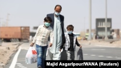 Ооганстандык качкындар Иран менен чектеш аймакта. Август, 2021-жыл.