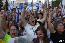 Reacții de bucurie ale israelienilor adunați în Piața Ostatecilor din Tel Aviv la știrea că ultimii ostateci israelieni în viață au fost eliberați de gruparea Hamas în Gaza