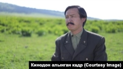 Эрлан Бекчоро Чокан Валихановдун ролунда.