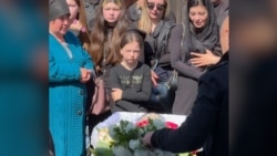 Doliu pentru o mamă din Ucraina care și-a apărat fiul cu propriul corp în timpul unui atac rusesc cu drone 