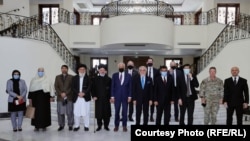 زلمی خلیل‌زاد در جریان سفرش به کابل با اشرف غنی رئیس جمهور و عبدالله عبدالله رئیس شورای عالی مصالحه ملی افغانستان ملاقات کرد