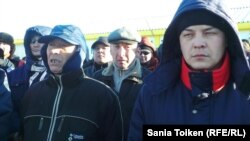 На акции протеста рабочих компании «МунайФилдСервис». Жанаозен, 4 февраля 2014 года.  