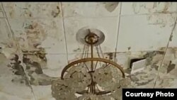 Токтоболот Абдумомунов атындагы Кыргыз академиялык драма театрынын тамчы өтүп аткан шыбы.