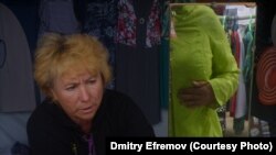 Тетя Люба торгует на Бостеринской ярмарке уже много лет.