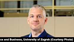 Шиме Смолиќ, професор на Катедра за макроекономија и економски развој на Економскиот факултет при Универзитетот во Загреб