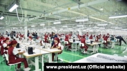 Жизактагы кийим тигүү цехи