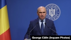 Prim-ministrul Ilie Bolojan susține o conferință de presă la Palatul Victoria (imagine de arhivă).