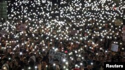 Протести по несреќата на железничката станица во Нови Сад во која загинаа 15 лица