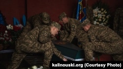 На цырымоніі разьвітаньня ў Кіеве. Фота палка Каліноўскага