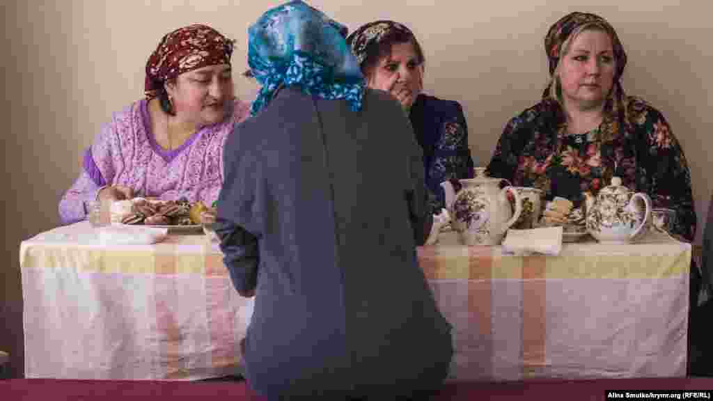 Також під арештом опинилися будівельник із Алушти Муслім Алієв, житель Краснокам'янки Енвер Бекіров і торговець Вадим Сірук. У медіа їхня справа отримала назву &laquo;ялтинська справа &laquo;Хізб ут-Тахрір&raquo;.